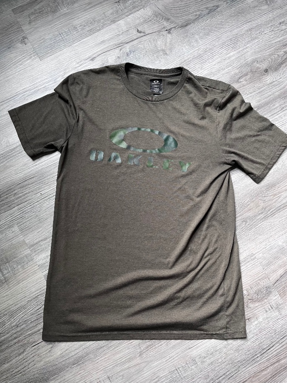 Oakley Hydrolix Mens Medium Green Camo Logo Training Shirt performance tshirt